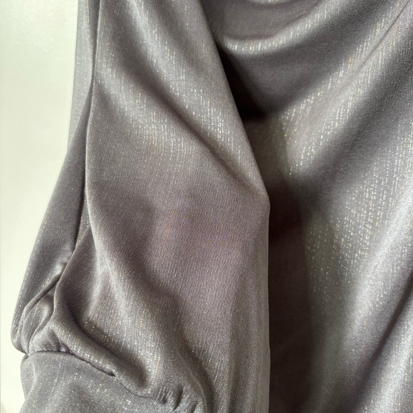 🎉4/30$🎉 Suzy Shier Drape Cowl Neck Top - Size Small - Picture 3 of 4